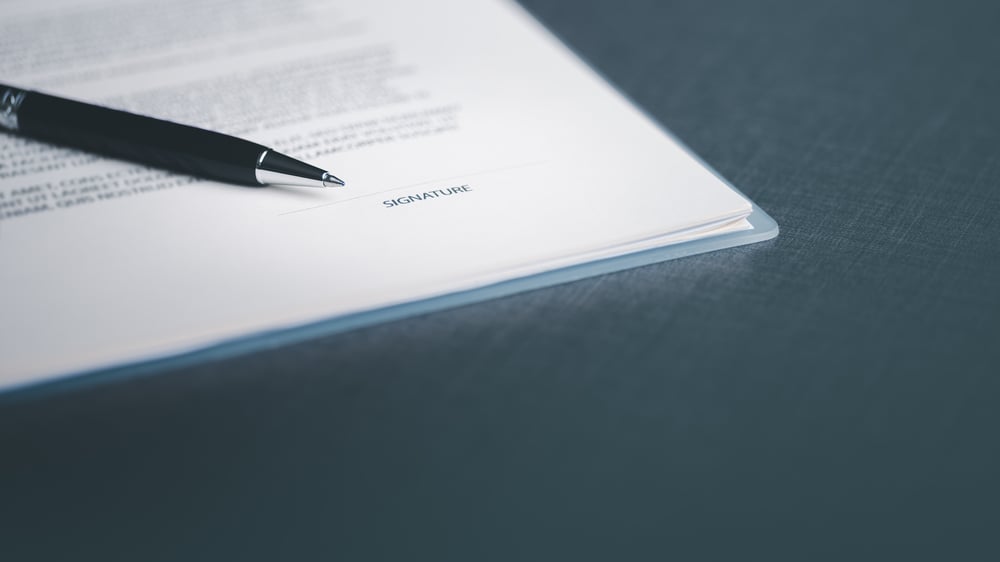 vecteezy_a-pen-and-a-contract-on-the-table-managing-business_15133850 vecteezy_a-pen-and-a-contract-on-the-table-managing-business_15133850
